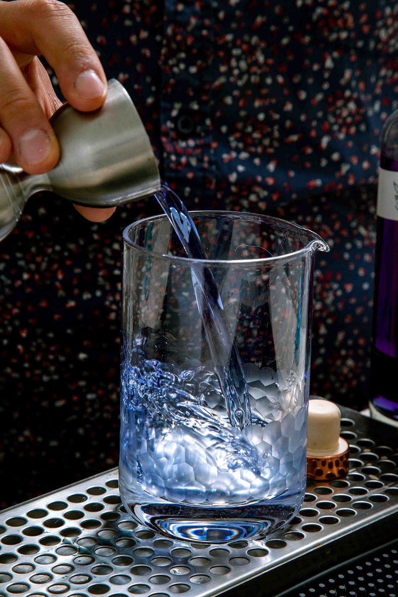 Mixologists Cocktail Mixing Glass - Bar Mixer Pitcher for Stirred Drink - Seamless and Handcrafted of Crystal Glass, 550ml / 18-ounce - Image 5